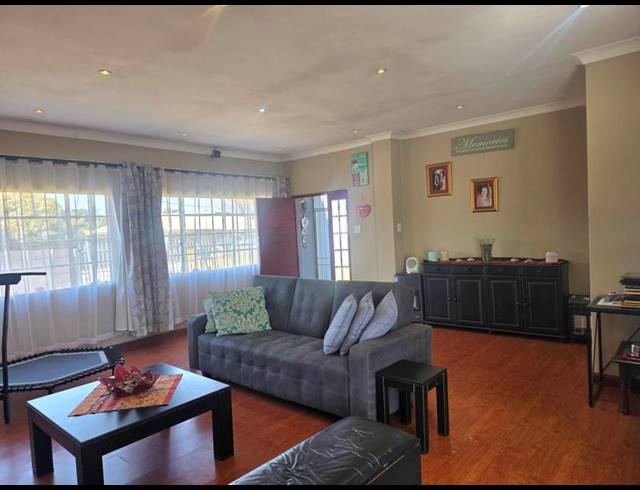 3 BEDROOM HOUSE FOR SALE IN HAZELPARK